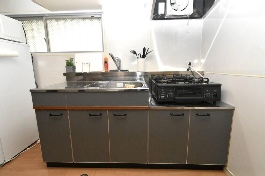 ゆったり1Ldkで最大8人まで宿泊可能！博多駅・キャナルも徒歩圏内！コンビニ・スーパー徒歩１分！ Sumiyoshi-cho Exterior foto